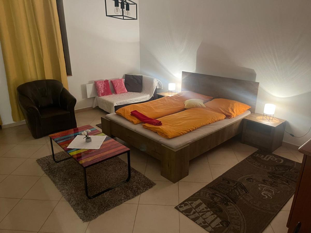 Monelly Apartman 科马尔诺 外观 照片